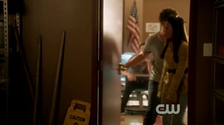 VampireDiariesWorld-dot-org_StarCrossedS01E03-0358.jpg