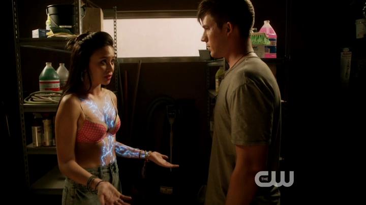 VampireDiariesWorld-dot-org_StarCrossedS01E03-0414.jpg