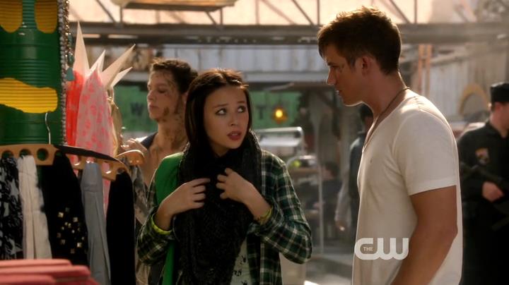 VampireDiariesWorld-dot-org_StarCrossedS01E03-0616.jpg