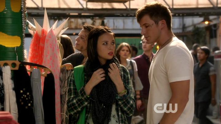 VampireDiariesWorld-dot-org_StarCrossedS01E03-0627.jpg