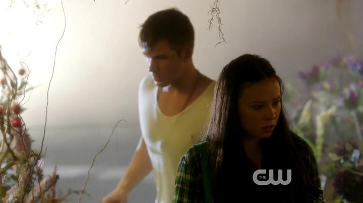 VampireDiariesWorld-dot-org_StarCrossedS01E03-1195.jpg