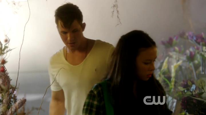 VampireDiariesWorld-dot-org_StarCrossedS01E03-1196.jpg