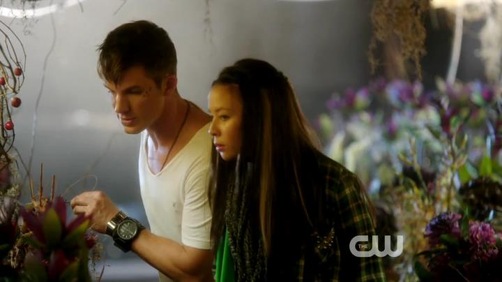 VampireDiariesWorld-dot-org_StarCrossedS01E03-1201.jpg