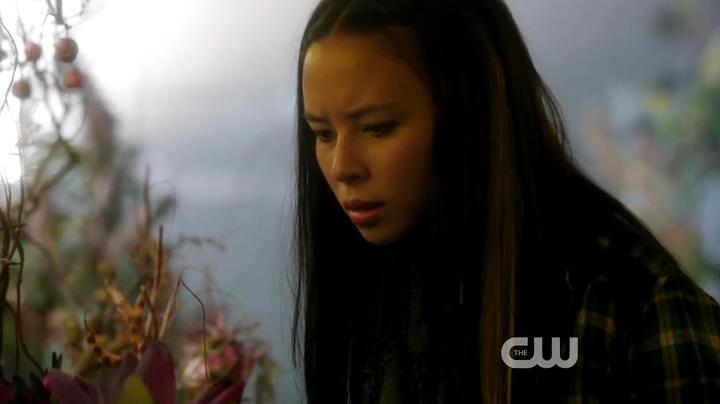 VampireDiariesWorld-dot-org_StarCrossedS01E03-1205.jpg