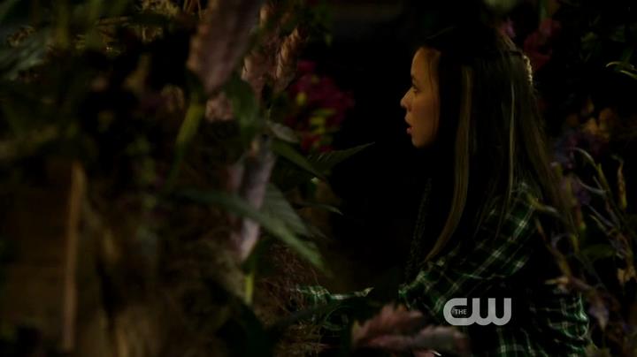 VampireDiariesWorld-dot-org_StarCrossedS01E03-1238.jpg