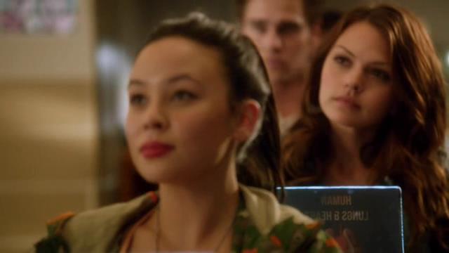 VampireDiariesWorld-dot-org_StarCrossedS01E04-0110.jpg