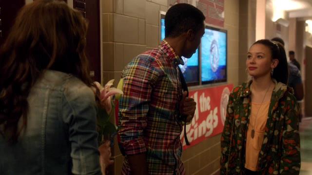 VampireDiariesWorld-dot-org_StarCrossedS01E04-0189.jpg
