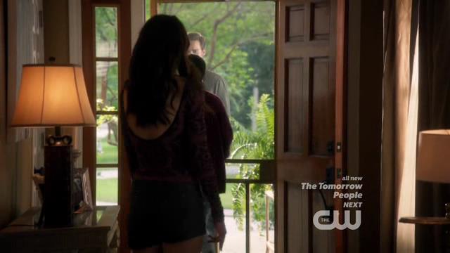 VampireDiariesWorld-dot-org_StarCrossedS01E06-2112.jpg