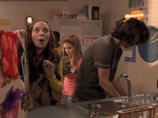 VampireDiariesWorld_dot_nl-UnfabulousS01E12-445.jpg