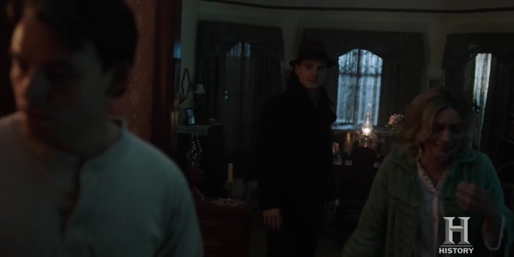 VampireDiariesWorld-dot-nl-ProjectBlueBook2x07-2011.jpg