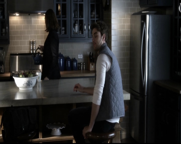 LucyHale-dot-nl_PrettyLittleLiars-4x22CoverForMe0174.jpg