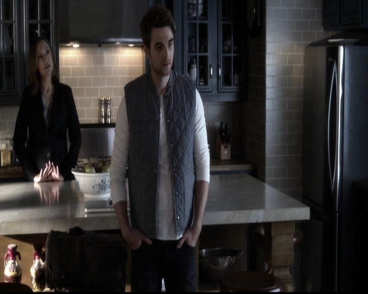 LucyHale-dot-nl_PrettyLittleLiars-4x22CoverForMe0299.jpg