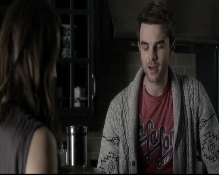 LucyHale-dot-nl_PrettyLittleLiars-4x22CoverForMe0856.jpg