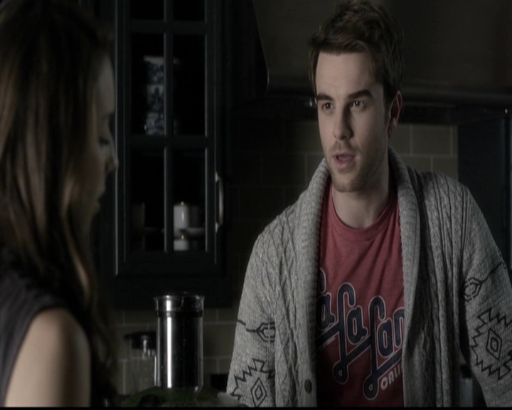 LucyHale-dot-nl_PrettyLittleLiars-4x22CoverForMe0859.jpg