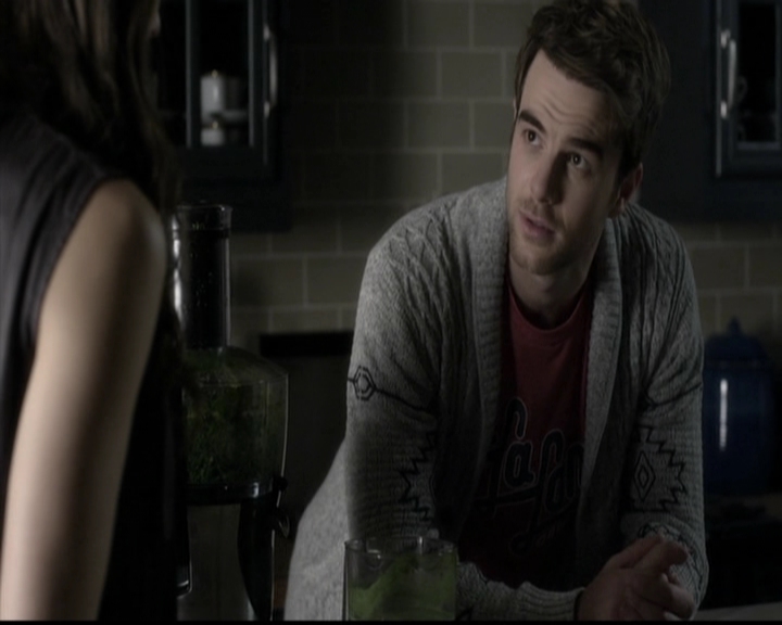 LucyHale-dot-nl_PrettyLittleLiars-4x22CoverForMe0869.jpg