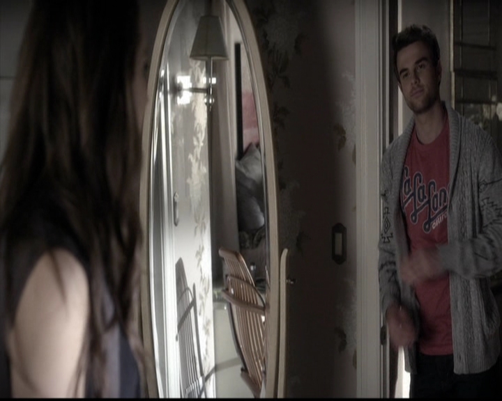 LucyHale-dot-nl_PrettyLittleLiars-4x22CoverForMe0959.jpg