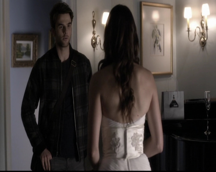 LucyHale-dot-nl_PrettyLittleLiars-4x23Unbridled1592.jpg