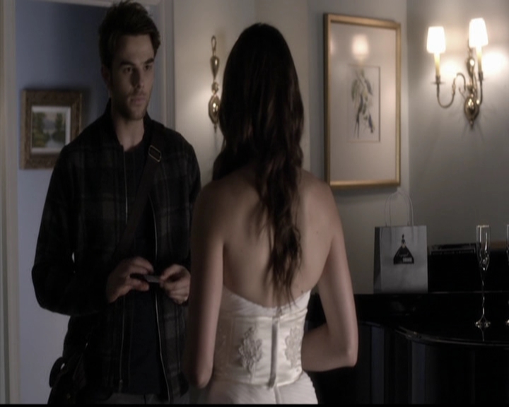 LucyHale-dot-nl_PrettyLittleLiars-4x23Unbridled1594.jpg