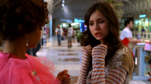 vampirediariesworld-dot-org_AmericanMall00406.png