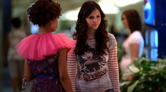 vampirediariesworld-dot-org_AmericanMall00408.png