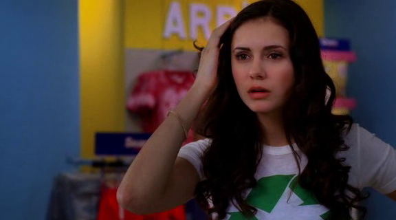 vampirediariesworld-dot-org_AmericanMall01804.png