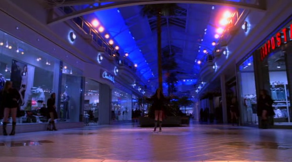 vampirediariesworld-dot-org_AmericanMall01893.png