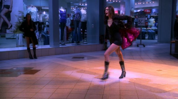 vampirediariesworld-dot-org_AmericanMall01894.png