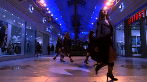 vampirediariesworld-dot-org_AmericanMall01940.png