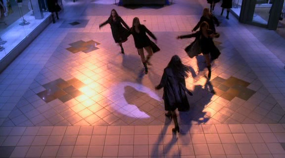 vampirediariesworld-dot-org_AmericanMall01949.png