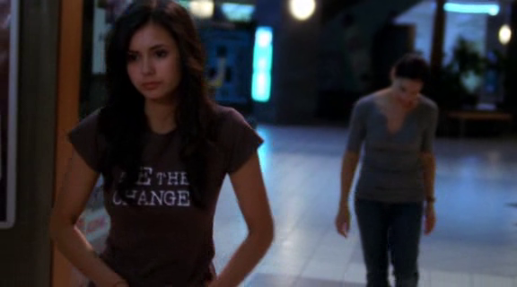 vampirediariesworld-dot-org_AmericanMall02232.png