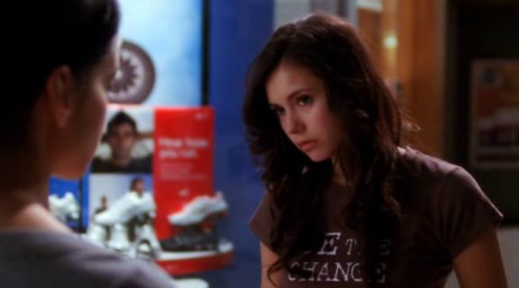 vampirediariesworld-dot-org_AmericanMall02251.png