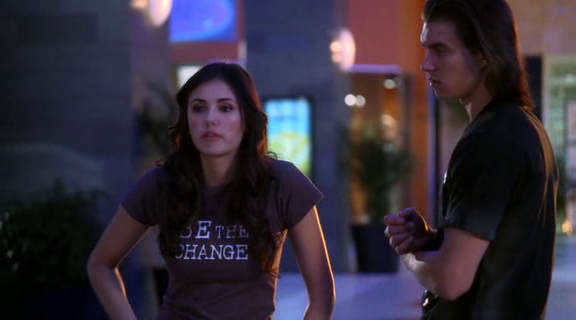 vampirediariesworld-dot-org_AmericanMall02271.png