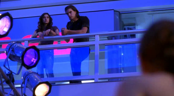 vampirediariesworld-dot-org_AmericanMall02280.png
