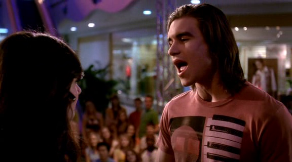 vampirediariesworld-dot-org_AmericanMall02455.png