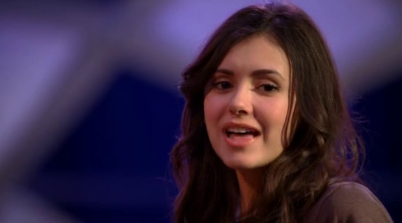 vampirediariesworld-dot-org_AmericanMall02475.png