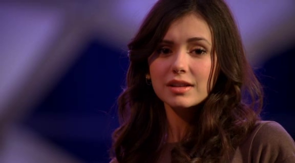vampirediariesworld-dot-org_AmericanMall02478.png