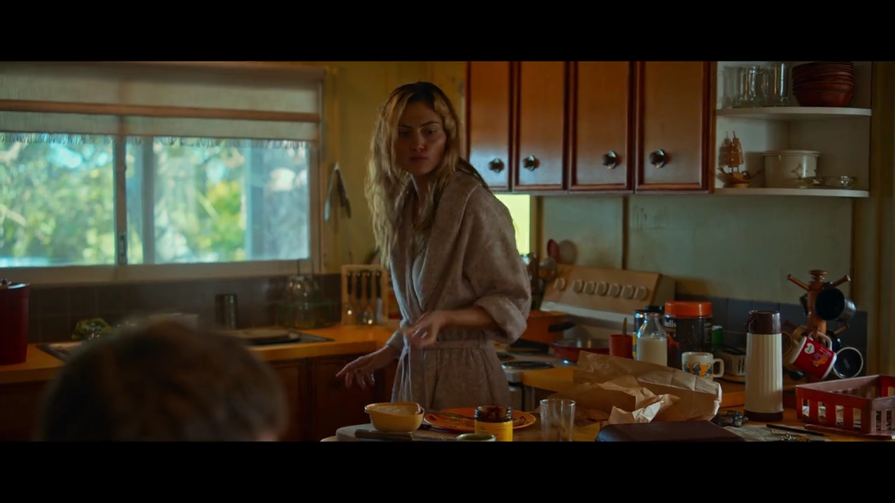 VampireDiariesWorld-BoySwallowsUniverse0750.jpg VampireDiariesWorld-BoySwallowsUniverse0750.jpg