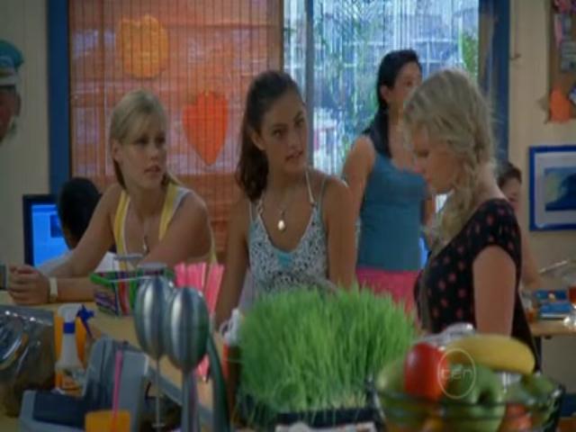 VampireDiariesWorld-dot-org_H20JustAddWater-S02e08-0471.jpg
