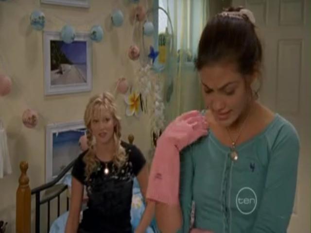 VampireDiariesWorld-dot-org_H20JustAddWater-S02e12-0334.jpg