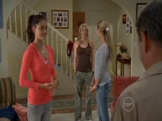 VampireDiariesWorld-dot-org_H20JustAddWater-S02e13-0122.jpg