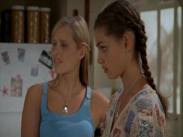 VampireDiariesWorld-dot-org_H20JustAddWater-S02e16-0256.jpg