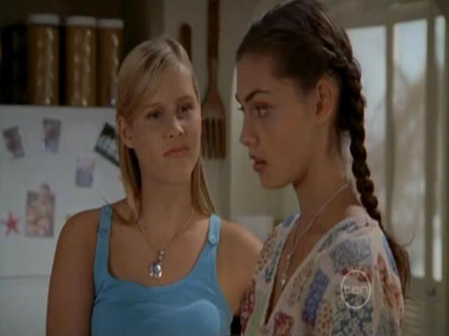 VampireDiariesWorld-dot-org_H20JustAddWater-S02e16-0275.jpg