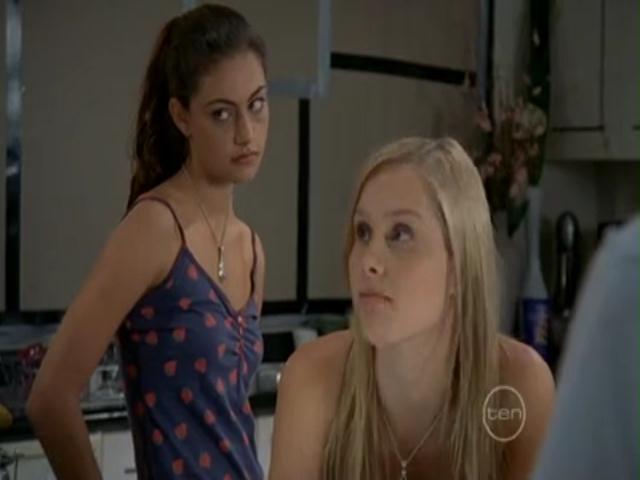 VampireDiariesWorld-dot-org_H20JustAddWater-S02e17-0242.jpg