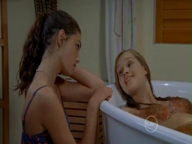 VampireDiariesWorld-dot-org_H20JustAddWater-S02e17-0979.jpg