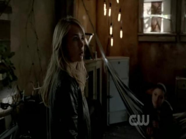 VampireDiariesWorld-dot-org_TheSecretCircle-S01E01-0810.jpg