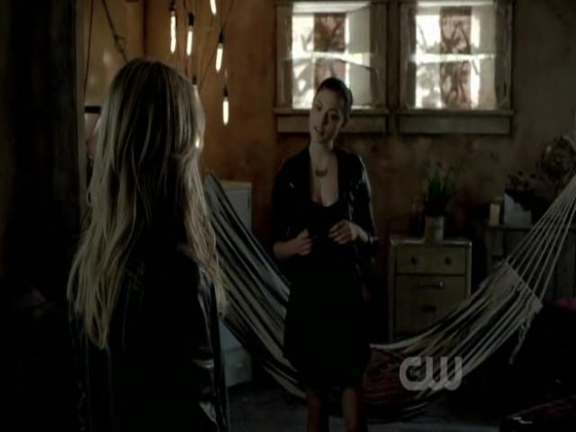 VampireDiariesWorld-dot-org_TheSecretCircle-S01E01-0812.jpg