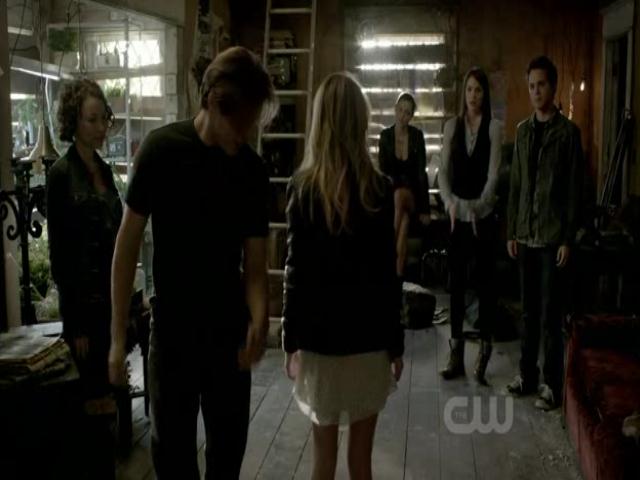 VampireDiariesWorld-dot-org_TheSecretCircle-S01E01-0837.jpg