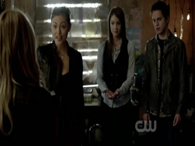 VampireDiariesWorld-dot-org_TheSecretCircle-S01E01-0869.jpg