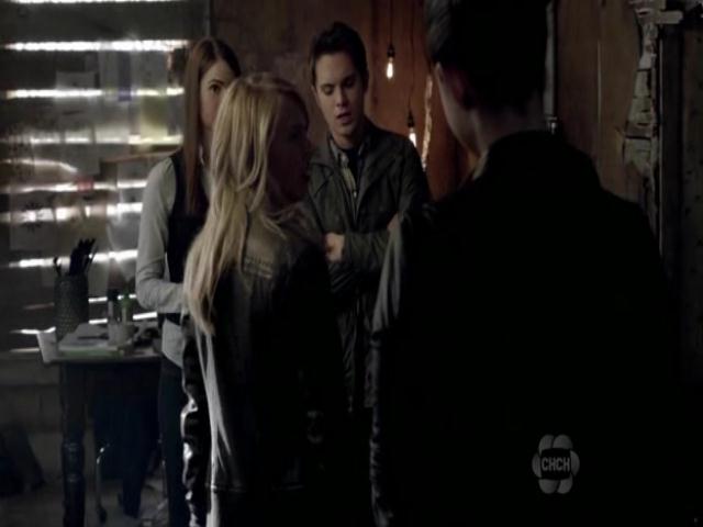 VampireDiariesWorld-dot-org_TheSecretCircle-S01E01-0914.jpg