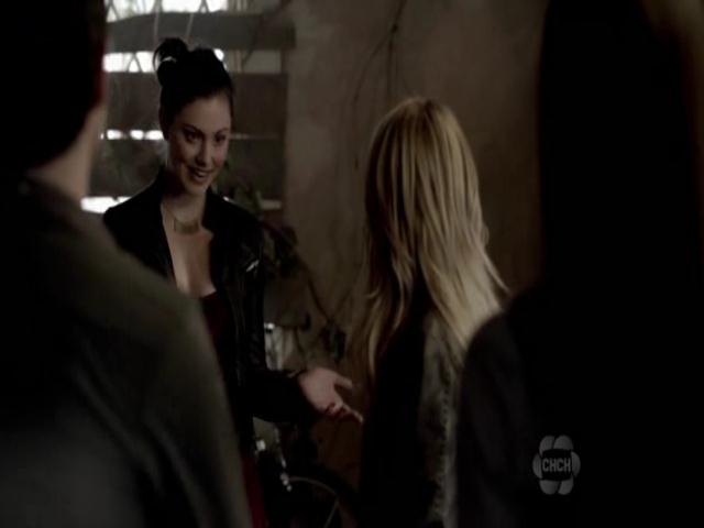 VampireDiariesWorld-dot-org_TheSecretCircle-S01E01-0915.jpg